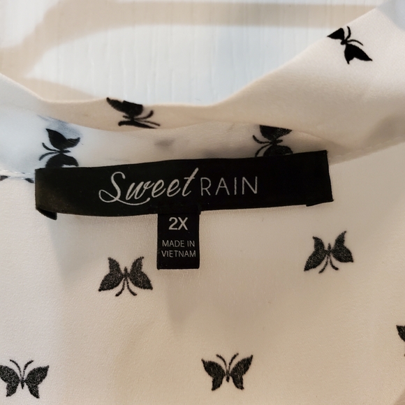 Sleeveless blouse - Picture 2 of 3